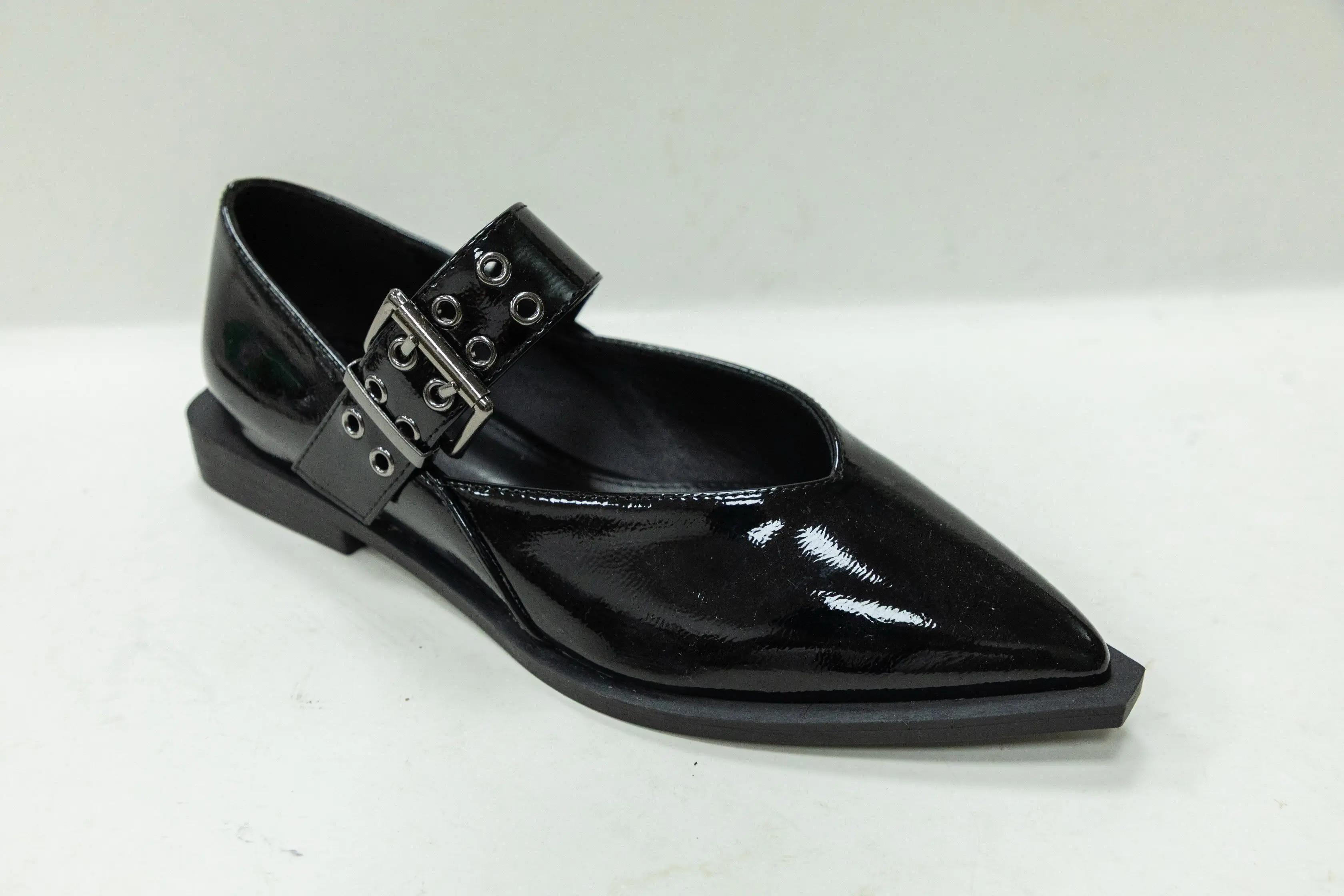 OEM ODM Custom Black Patent PU Ladies Ballerina Shoes with Wide Buckle Strap