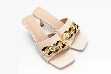 Trendy Ladies Heels with Chain Decoration