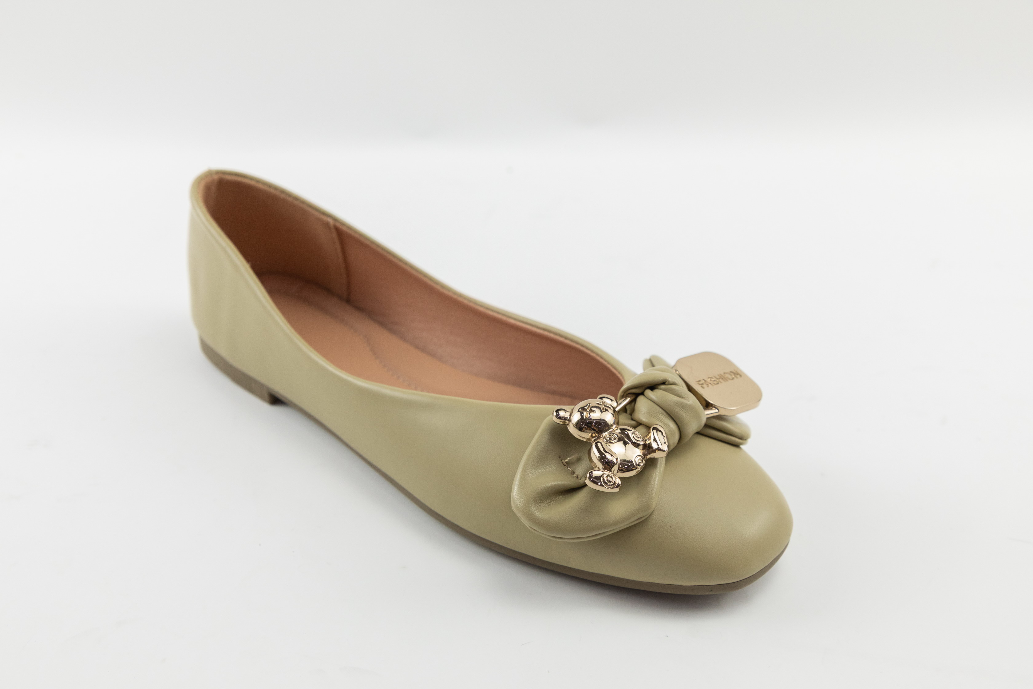 Custom Beige PU Ladies Ballerina Flats with Bow and Gold Bear Charm Decoration