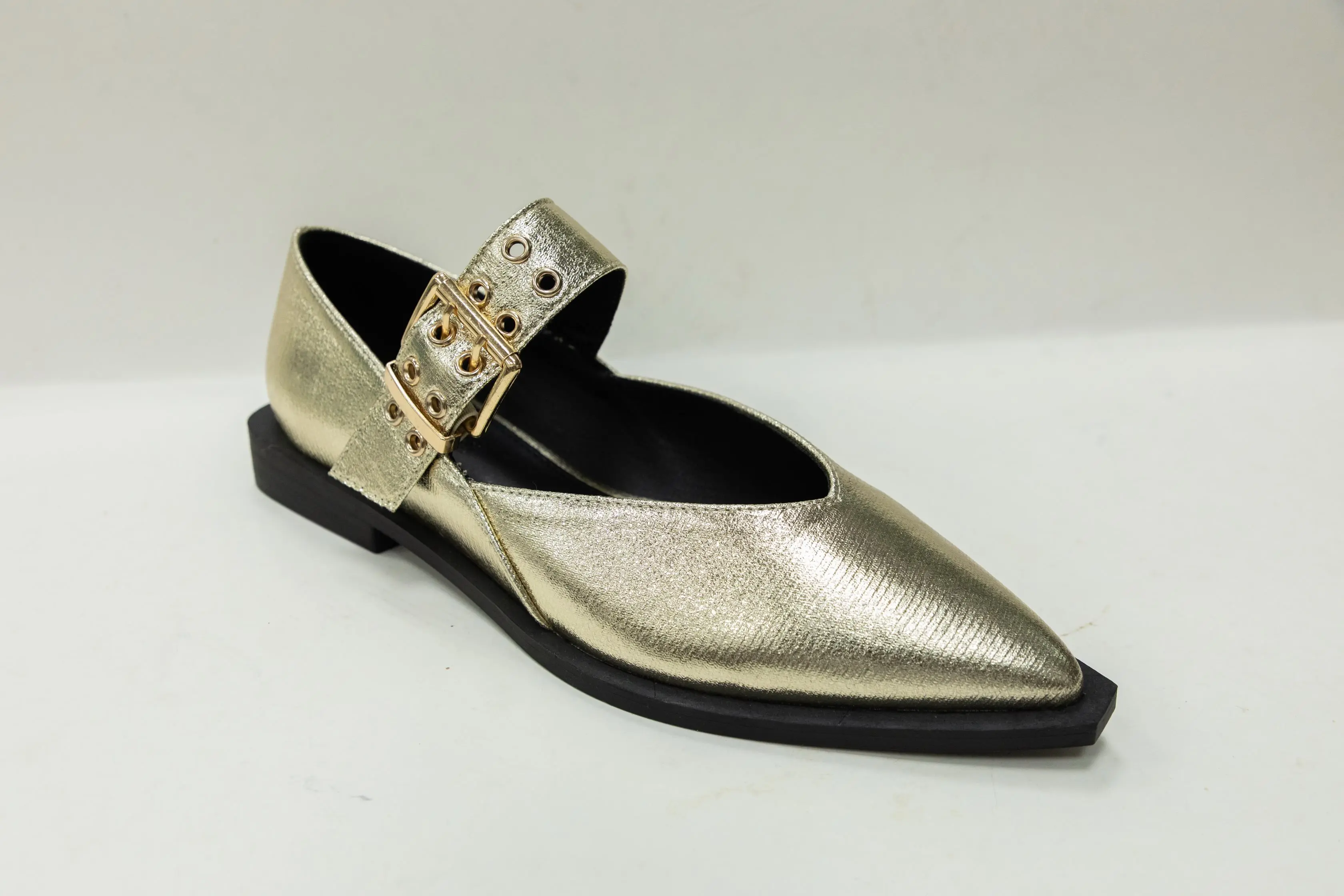 OEM ODM Custom Gold Patent PU Ladies Ballerina Shoes with Wide Buckle Strap